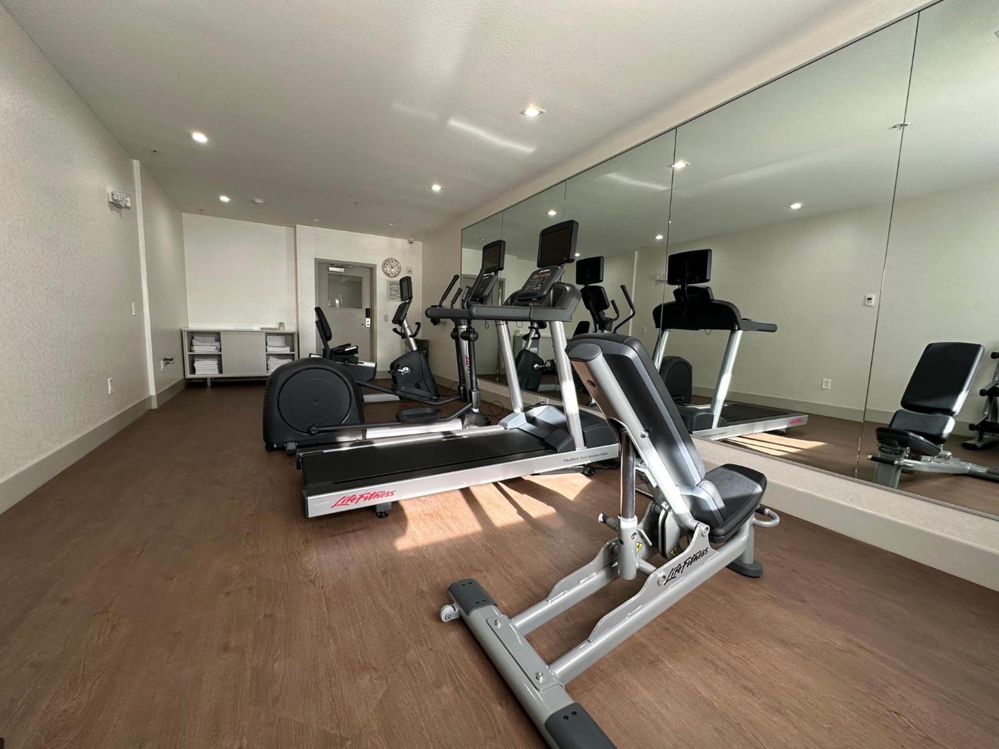 Holiday Inn Express & Suites Mountain View Silicon Valley By Ihg Eksteriør bilde